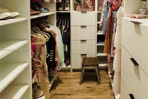 Condo in Tamarac, Florida, 2 bedrooms  № 2014414 - photo 22