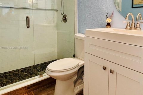 Condo in Tamarac, Florida, 2 bedrooms  № 2014414 - photo 11