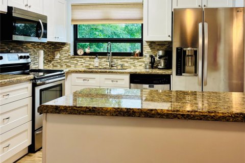 Condo in Tamarac, Florida, 2 bedrooms  № 2014414 - photo 7