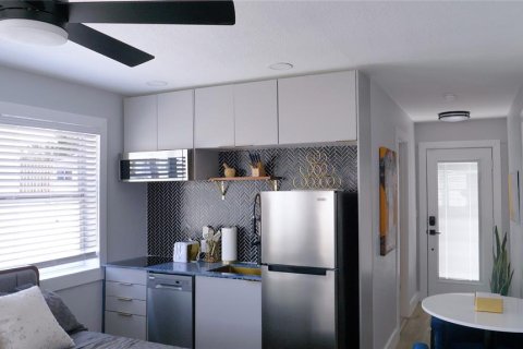 Commercial property in Daytona Beach, Florida 3 bedrooms, 170.01 sq.m. № 2329829 - photo 11