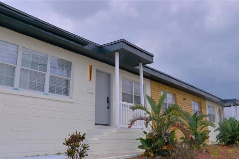 Commercial property in Daytona Beach, Florida 3 bedrooms, 170.01 sq.m. № 2329829