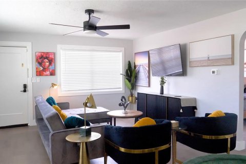 Commercial property in Daytona Beach, Florida 3 bedrooms, 170.01 sq.m. № 2329829 - photo 2