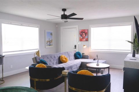 Commercial property in Daytona Beach, Florida 3 bedrooms, 170.01 sq.m. № 2329829 - photo 24