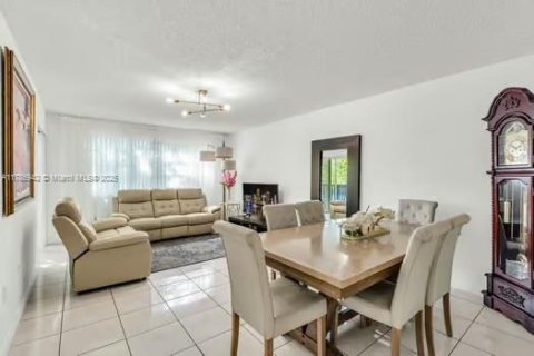 Condo in Miami, Florida, 2 bedrooms  № 1737813 - photo 9
