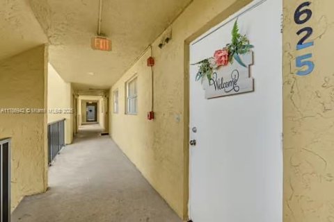 Condo in Miami, Florida, 2 bedrooms  № 1737813 - photo 3