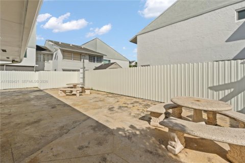 Condo in Miami, Florida, 2 bedrooms  № 1997419 - photo 22