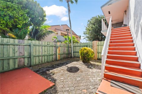 Condo in Miami, Florida, 2 bedrooms  № 1997419 - photo 17