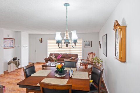 Condo in Miami, Florida, 2 bedrooms  № 1997419 - photo 6