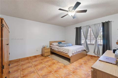 Condo in Miami, Florida, 2 bedrooms  № 1997419 - photo 8