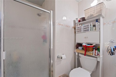 Condo in Miami, Florida, 2 bedrooms  № 1997419 - photo 15