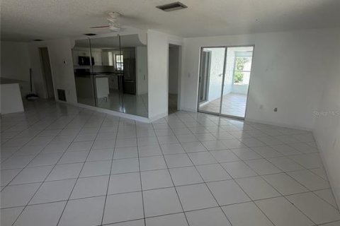 Appartement à louer à Holmes Beach, Floride: 3 chambres, 191.47 m2 № 2383922 - photo 2