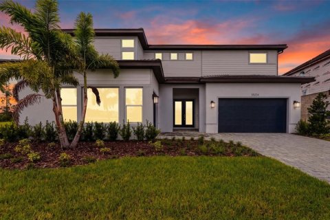 House in Zephyrhills, Florida 5 bedrooms, 414.81 sq.m. № 2341687 - photo 27