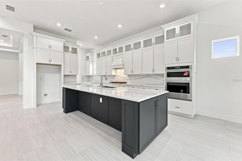 House in Zephyrhills, Florida 5 bedrooms, 414.81 sq.m. № 2341687 - photo 4