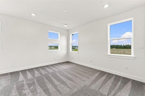House in Zephyrhills, Florida 5 bedrooms, 414.81 sq.m. № 2341687 - photo 24