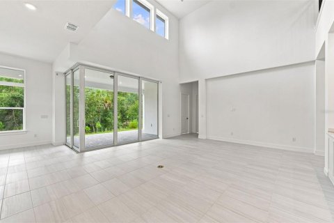 House in Zephyrhills, Florida 5 bedrooms, 414.81 sq.m. № 2341687 - photo 7