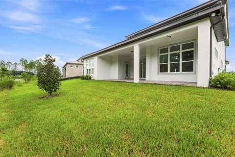 House in Zephyrhills, Florida 5 bedrooms, 414.81 sq.m. № 2341687 - photo 25