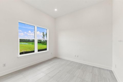 House in Zephyrhills, Florida 5 bedrooms, 414.81 sq.m. № 2341687 - photo 12