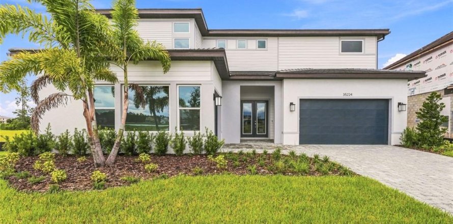 House in Zephyrhills, Florida 5 bedrooms, 414.81 sq.m. № 2341687