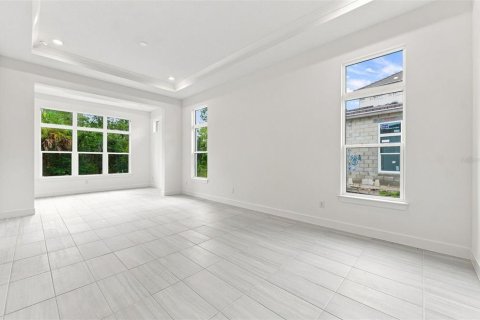 House in Zephyrhills, Florida 5 bedrooms, 414.81 sq.m. № 2341687 - photo 8