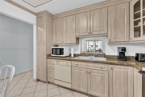 Condo in Dania Beach, Florida, 2 bedrooms  № 2401341 - photo 3