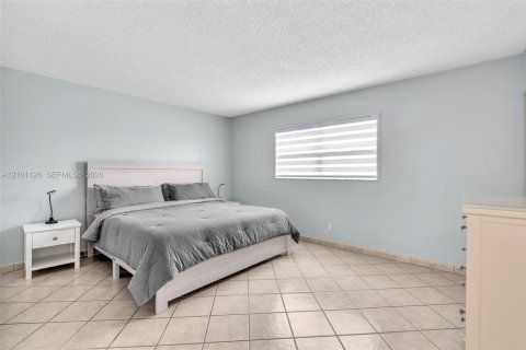 Condo in Dania Beach, Florida, 2 bedrooms  № 2401341 - photo 19