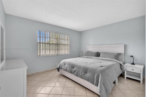 Condo in Dania Beach, Florida, 2 bedrooms  № 2401341 - photo 9