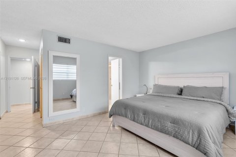Condo in Dania Beach, Florida, 2 bedrooms  № 2401341 - photo 20