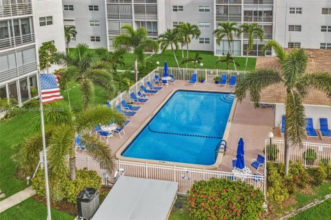 Condo in Dania Beach, Florida, 2 bedrooms  № 2401341 - photo 21