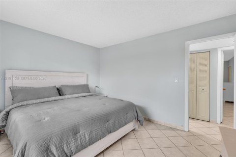Condo in Dania Beach, Florida, 2 bedrooms  № 2401341 - photo 7