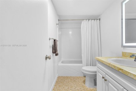 Condo in Dania Beach, Florida, 2 bedrooms  № 2401341 - photo 5