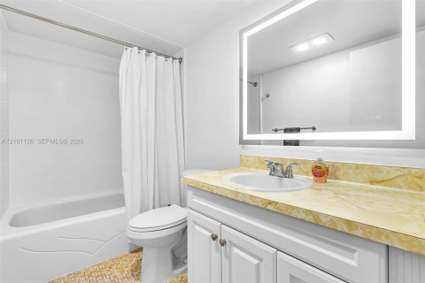Condo in Dania Beach, Florida, 2 bedrooms  № 2401341 - photo 17