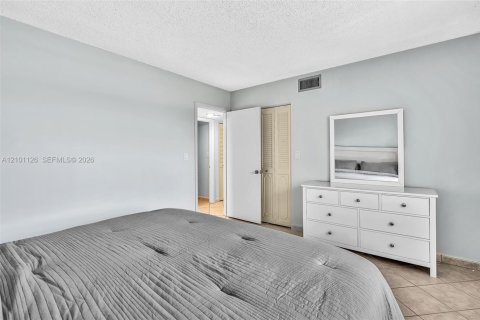 Condo in Dania Beach, Florida, 2 bedrooms  № 2401341 - photo 8