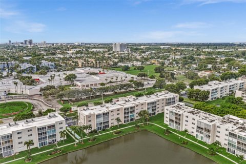 Condo in Dania Beach, Florida, 2 bedrooms  № 2401341