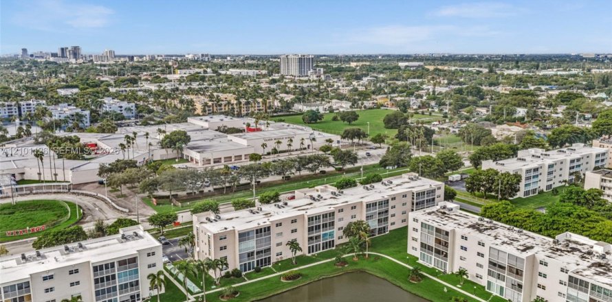 Condo in Dania Beach, Florida, 2 bedrooms  № 2401341