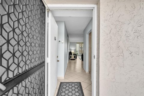 Condo in Dania Beach, Florida, 2 bedrooms  № 2401341 - photo 24