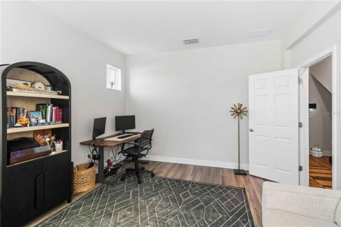 Townhouse in Tampa, Florida 3 bedrooms, 209.96 sq.m. № 2223779 - photo 17