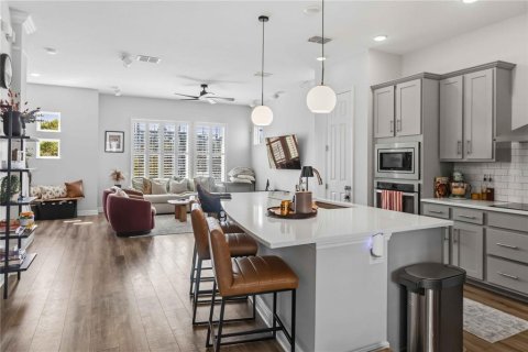 Townhouse in Tampa, Florida 3 bedrooms, 209.96 sq.m. № 2223779 - photo 5