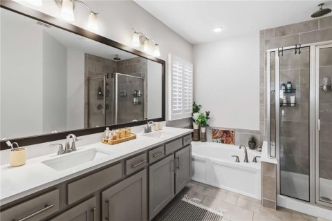 Townhouse in Tampa, Florida 3 bedrooms, 209.96 sq.m. № 2223779 - photo 13