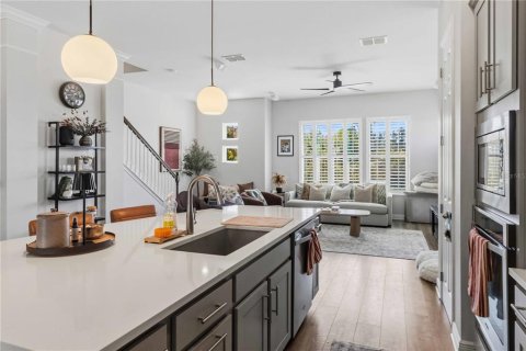 Townhouse in Tampa, Florida 3 bedrooms, 209.96 sq.m. № 2223779 - photo 8