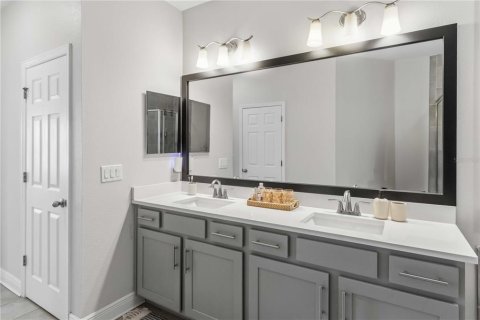 Townhouse in Tampa, Florida 3 bedrooms, 209.96 sq.m. № 2223779 - photo 14
