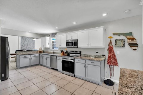 House in Port Orange, Florida 5 bedrooms, 200.3 sq.m. № 1590012 - photo 15