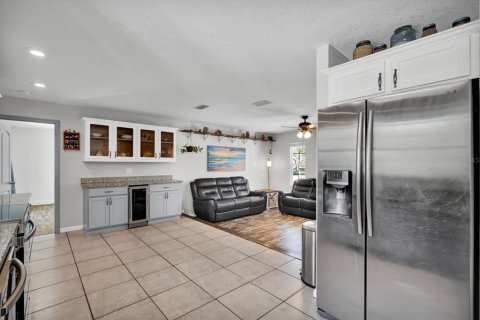 House in Port Orange, Florida 5 bedrooms, 200.3 sq.m. № 1590012 - photo 17