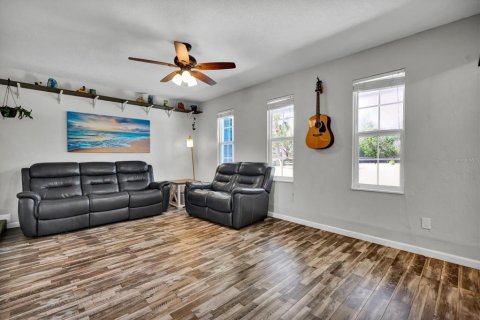 House in Port Orange, Florida 5 bedrooms, 200.3 sq.m. № 1590012 - photo 18