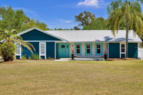 House in Port Orange, Florida 5 bedrooms, 200.3 sq.m. № 1590012 - photo 2