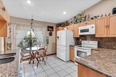 Casa en venta en Miami, Florida, 4 dormitorios, 191.38 m2 № 2057898 - foto 12