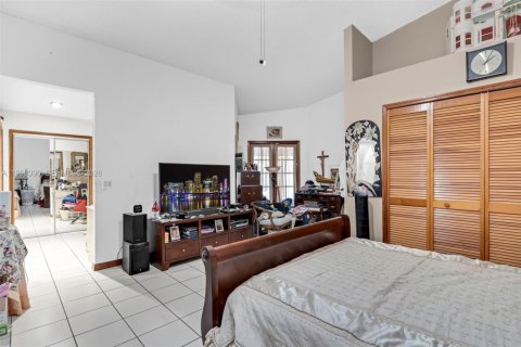 Casa en venta en Miami, Florida, 4 dormitorios, 191.38 m2 № 2057898 - foto 17