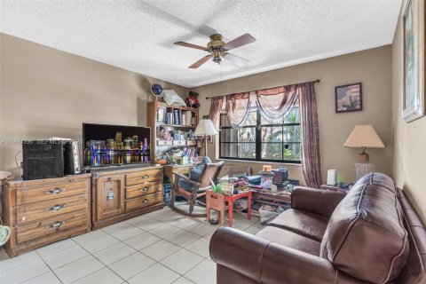 Casa en venta en Miami, Florida, 4 dormitorios, 191.38 m2 № 2057898 - foto 21