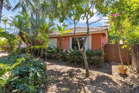 Casa en venta en Miami, Florida, 4 dormitorios, 191.38 m2 № 2057898 - foto 4