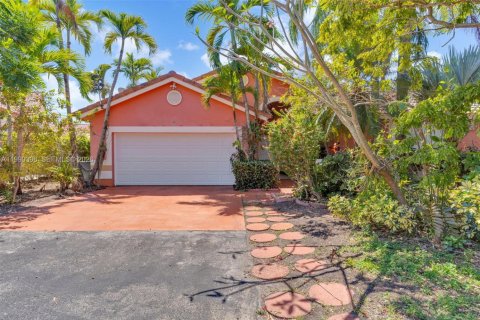 Casa en venta en Miami, Florida, 4 dormitorios, 191.38 m2 № 2057898 - foto 2