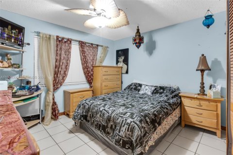 Casa en venta en Miami, Florida, 4 dormitorios, 191.38 m2 № 2057898 - foto 20